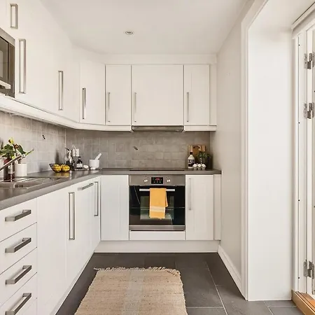 & Apartment